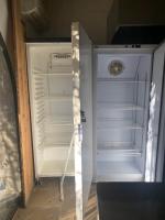 2 armoires réfrigérées à 1 porte HORECA GRE1600 et MONDIAL...