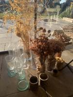 Décoration : Lot de vases et bouteilles en verre, bois...