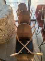 6 chaises coques garnies de tissu marron imitant le cuir....
