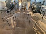 4 chaises métal empilables assise bois naturel. Style indus