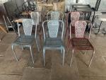 6 chaises en métal perforé patiné bleu ou rouge. Style...