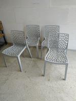 Lot de 4 chaises de jardin empilables en plastique injecté...