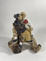 CHINE, XXe siècle, Couple à la fleur, groupe en céramique...