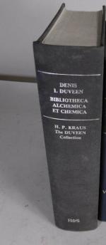 BIBLIO - DUVEEN : Bibliotheca Alchemica et Chemica.
1936, in-8 broché
