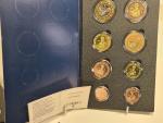 7 pochettes de monnaies commémoratives bimétalliques, laiton, cuivré en étui...
