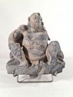 INDE - GANDHARA, art gréco-bouddhique, IIe/IVe siècle
Statuette d'Atlas barbu en...