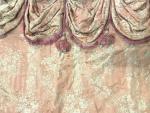 Deux paires de rideaux en soie rose à décor floral...