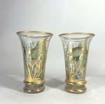 ADAT : Paire de vases en verre à décor doré...