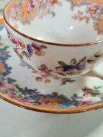 SARREGUEMINES et porcelaine anglaise : Suite de 6 tasses dépareillées...