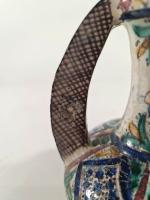 FEZ : Vase en céramique à double anse à décor...
