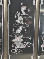 Suite de quatre panneaux en laque à décor de dragons,...