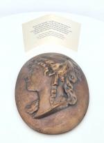 DOMMARTIN : Médaille en bronze représentant une femme de profil,...