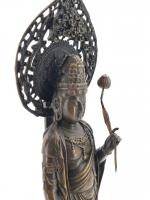 VIETNAM : Statuette en bronze représentant une divinité féminine reposant...