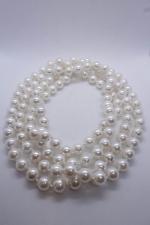Collier sautoir en perles fantaisie diam : 10 mm L...