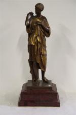 Statue de femme romaine en bronze, à patine dorée Barbedienne...