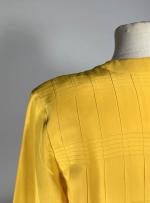 CELINE : Chemisier en soie jaune plissée et ornée de...