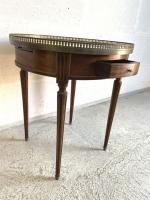 FRANCE, fin XIXe siècle : Table bouillotte en placage d'acajou...