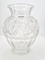 SAINT LOUIS : Vase balustre en cristal à décor de...