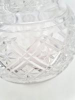SAINT LOUIS : Vase balustre en cristal à décor de...