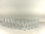 BACCARAT : Service de verres en cristal modèle Harcourt comprenant...
