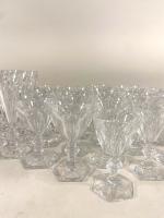 BACCARAT : Service de verres en cristal modèle Harcourt comprenant...