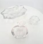 BACCARAT : Vide-poche en cristal de forme libre, H. 4...