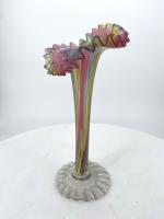Vase soliflore en verre à décor polychrome filigrané.
H. 20 cm