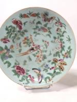 CANTON XIXe siècle : 2 assiettes en porcelaine céladon décor...