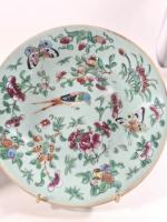 CANTON XIXe siècle : 2 assiettes en porcelaine céladon décor...