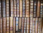 2 cartons de volumes reliés XVIIIe siècle: Histoire, science, littérature,...