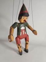 Marionnette en bois peint représentant Pinocchio H. 56 cm