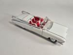 MAISTO 1/18: Cadillac Eldorado Biarritz 1959. Manque un rétroviseur, deux...