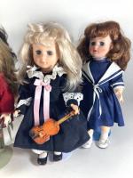PETITCOLLIN - MARIE-FRANCOISE : Lot de sept poupées en caoutchouc...