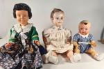 Lot de poupées vers 1950 comprenant :
Poupon baigneur, la tête...