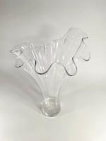 ROYALES DE CHAMPAGNE : Important vase en verre polylobé, signé...