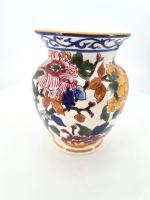 GIEN, XXe siècle : Vase balustre en faïence modèle "pivoine"
H....