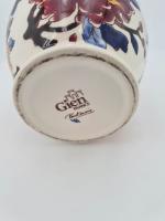 GIEN, XXe siècle : Vase balustre en faïence modèle "pivoine"
H....