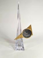 DAUM France : Pendule conique en cristal et laiton, le...