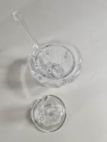 BACCARAT : Moutardier et compotier en cristal. 
H. 15 cm...
