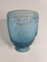 DE FAURE Georges (1868-1943) : Vase en verre pressé moulé...