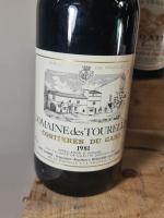 9 bouteilles de Côtes-du-Rhone comprenant :
- 3 x Cellier des...