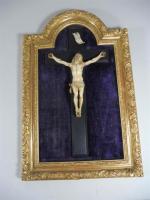Christ en ivoire, le perizonium noué, pieds superposés,  (H...