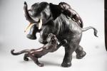 Okimono en bronze japonais de la période Meiji. "l'éléphant attaqué"...