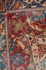 Grand tapis Ispahan, très usagé. L: 380 cm x 290...