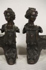 SEGHERS CASTELLE: Garniture de cheminée en bronze de deux femmes,...