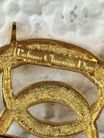CHRISTIAN DIOR Broche circulaire en métal doré