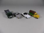DINKY TOYS FRANCE: Lot de 4 véhicules, comprenant: Simca cargo,...