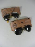 RAY-BAN : Deux paires de lunettes de soleil modèle aviateur...