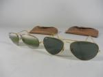 RAY-BAN : Deux paires de lunettes de soleil modèle aviateur...