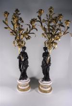 Deux girandoles en bronze et marbre blanc représentant deux jeunes...